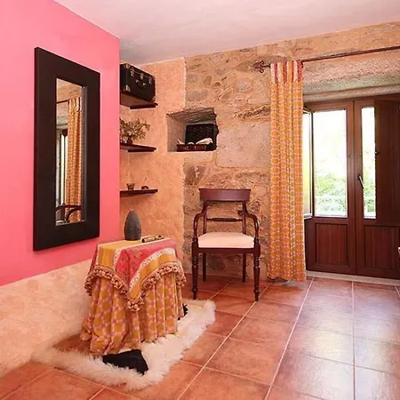 House - 3 Bedrooms - 04954 *